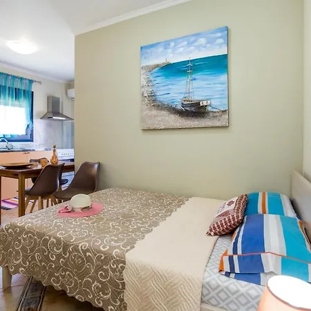 Semesterbostad Happy Skála Marión